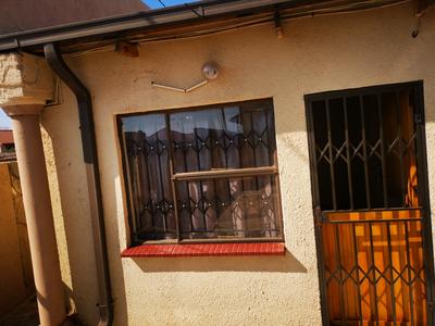 Apartment / Flat For Rent in Vosloorus Ext 6, Vosloorus
