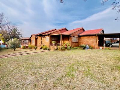 House For Sale in Palm Ridge Ext 2, Katlehong