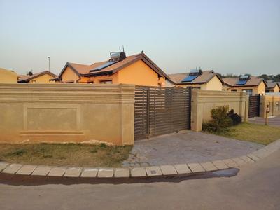 House For Sale in Wilfordon, Roodepoort