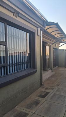 House For Sale in Siluma View, Katlehong