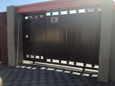 House For Rent in Fleurhof, Roodepoort