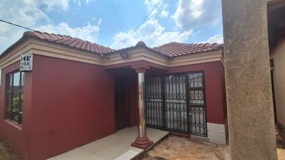 House For Sale in Kwenele South, Katlehong