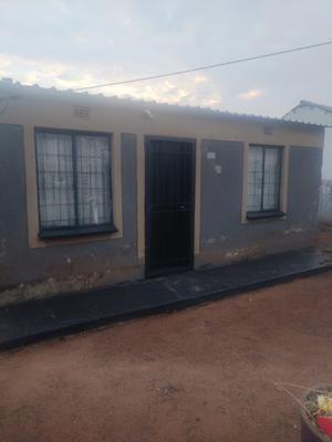 House For Sale in Zonkizizwe Ext 2, Katlehong