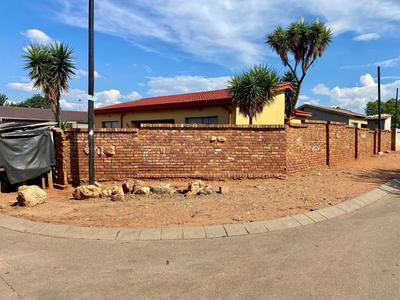 House For Sale in Ramakonopi East, Katlehong