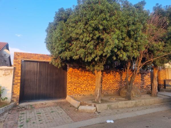 Property For Sale in Pimville, Soweto