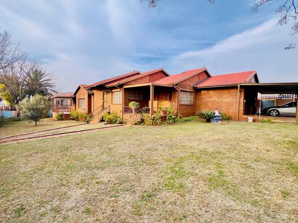 Property For Sale in Palm Ridge Ext 2, Katlehong