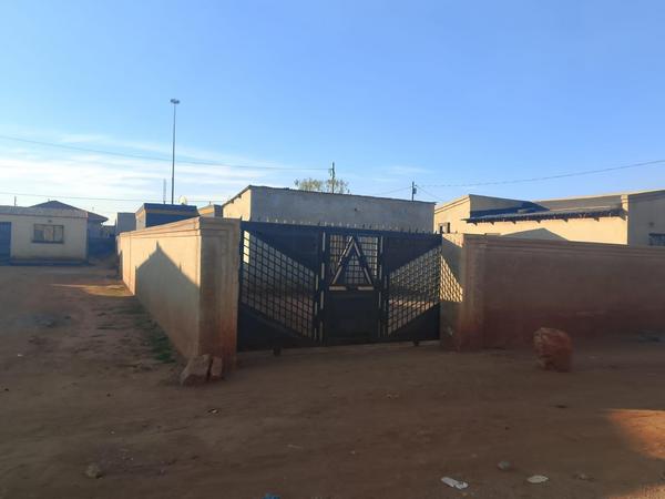 Property For Sale in Moleleki, Katlehong