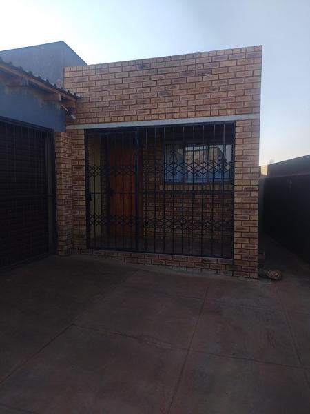 Property For Rent in Moleleki Ext 3, Katlehong