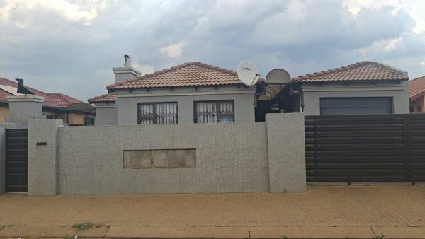 House For Sale in Siluma View, Katlehong